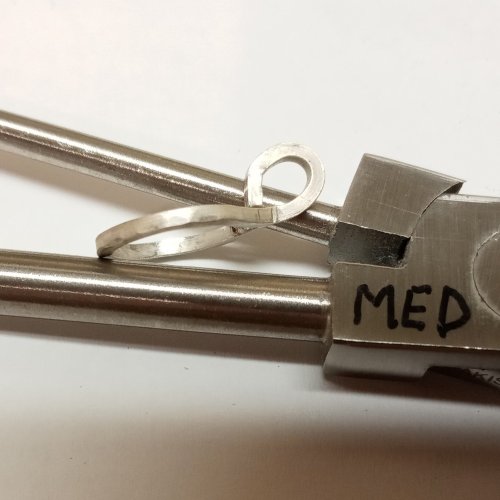 Judy Larson's A New Take on a Figure-8 Chain - , Contemporary Wire Jewelry, Cutting, Cutting Tool, Cutters, Loops, Wire Loop, Wrapped Wire Loop, Design,  make a loop with the wire shank.